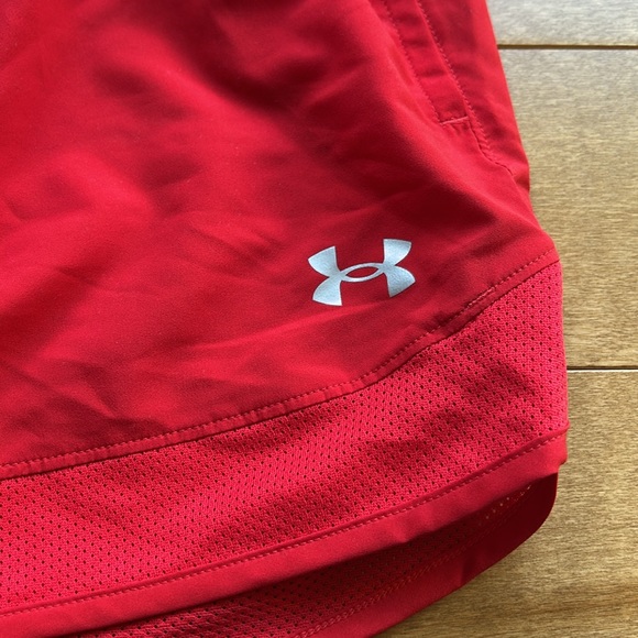 NWT Under Armor Loose Woven Training Shorts - Picture 3 of 5